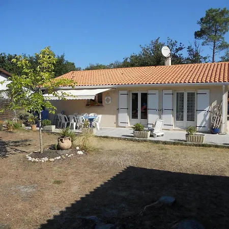 Holiday home Maison Dans Quartier Residentiel *