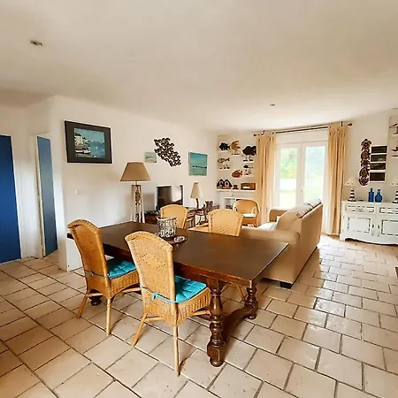 Holiday home Maison Dans Quartier Residentiel