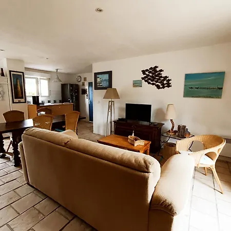 Maison Dans Quartier Residentiel 펜션 *
